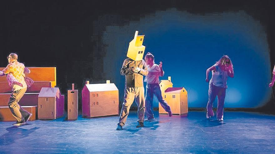 Ados Teatroak ‘52 hertz’ antzezlana ondu du berriki. Ados teatroa