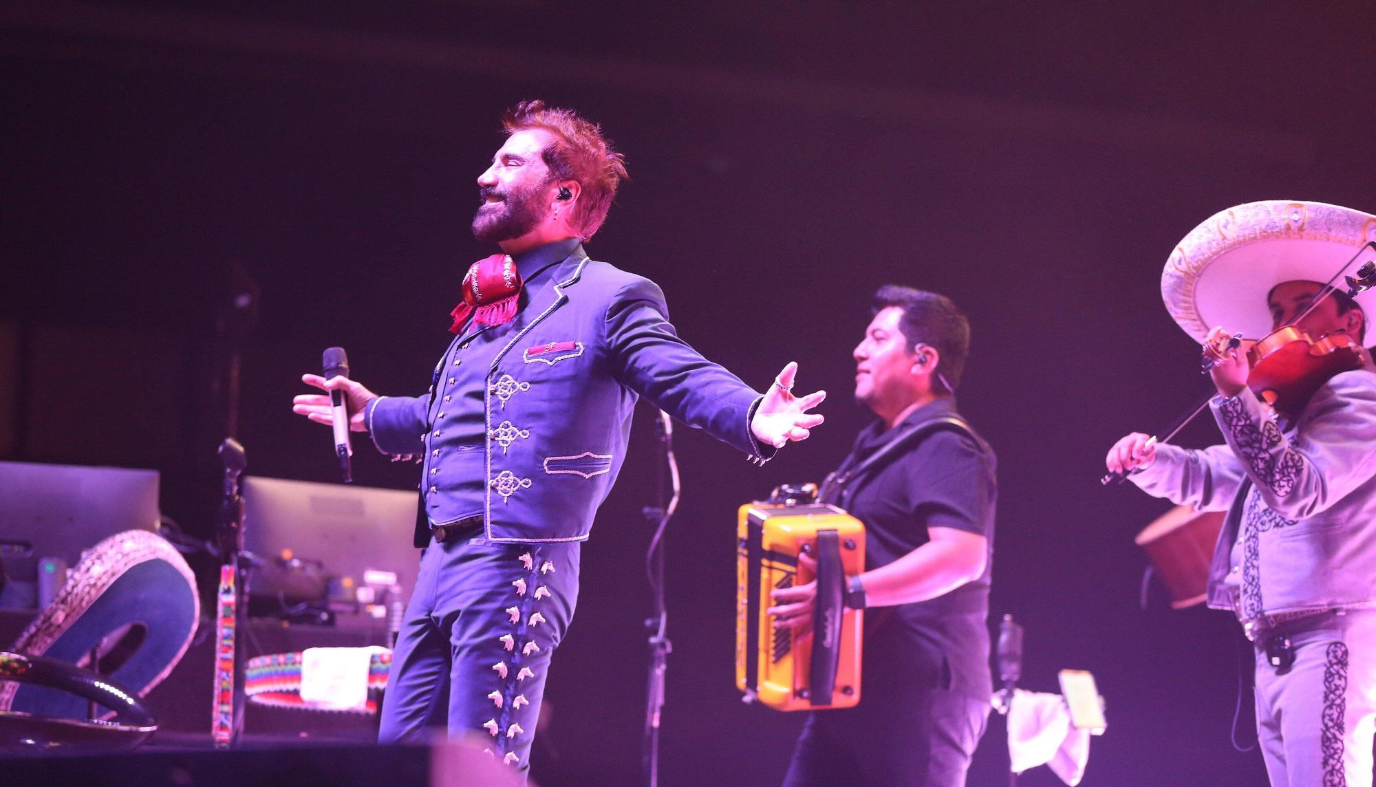 Fotos del concierto de Alejandro Fernández en el Navarra Arena