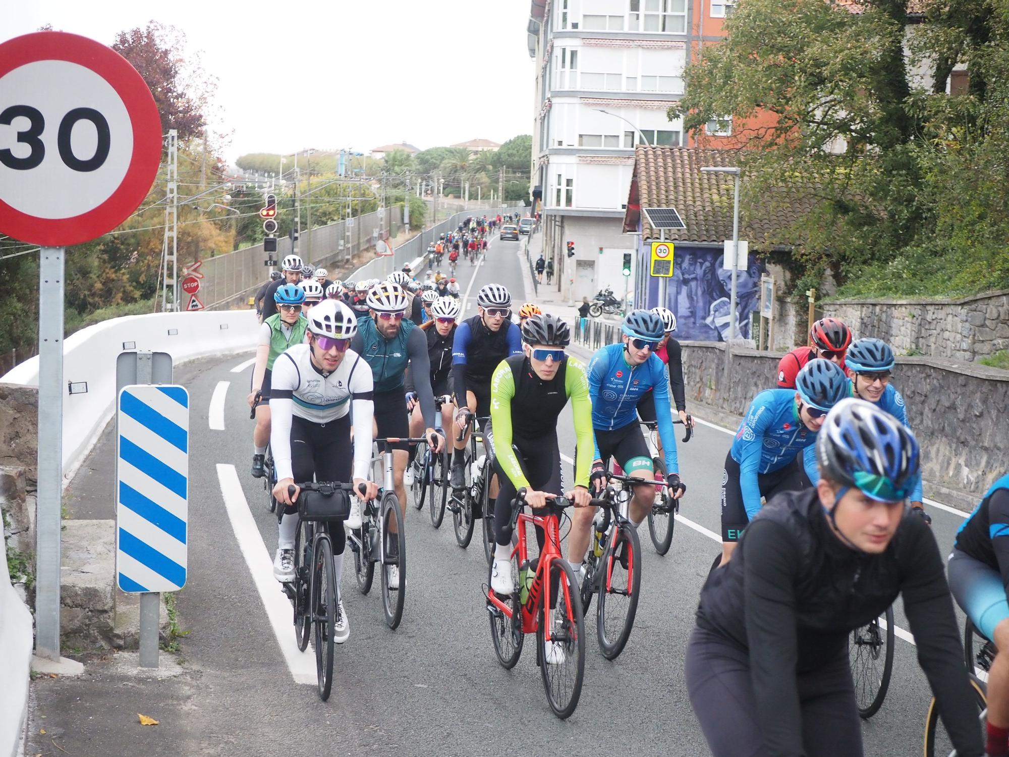 Fiesta ciclista en Deba