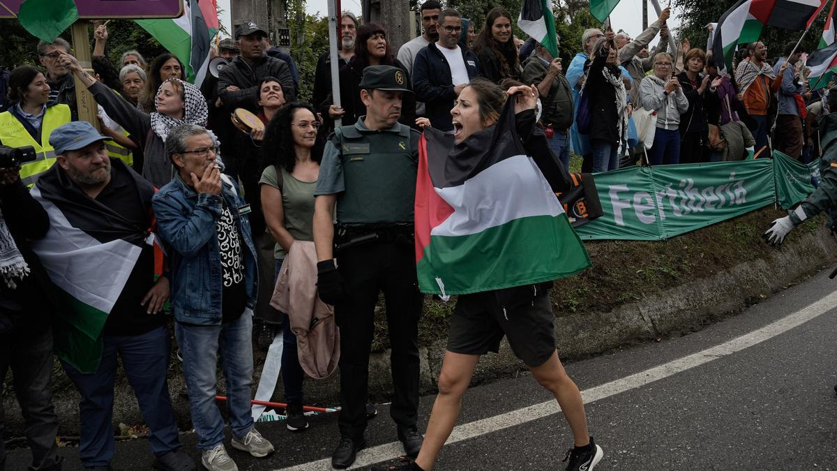Protestas en favor de Palestina durante la etapa en Mos.