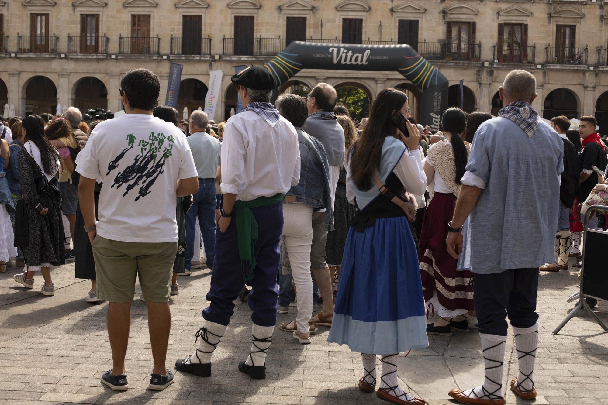 En imágenes: Blusas y neskas disfrutan de Santiago