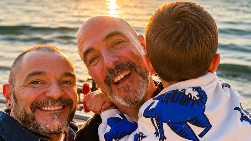 Álvaro Ortiz de Zárate, padre de acogida permanente: “Es el mayor regalo que nos ha dado la vida”