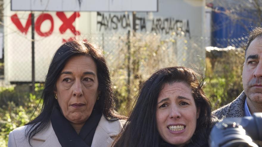 En imágenes: VOX denuncia "la invasión migratoria que sufre Vitoria"