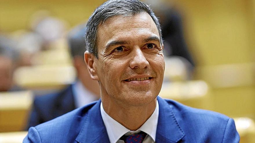 Pedro Sánchez, sonrisa de circunstancias, pero él sigue.