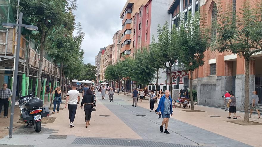 El asfaltado de Los Fueros provoca varias afecciones en Barakaldo