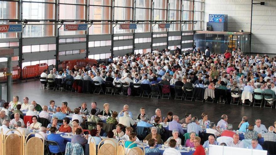 Durango amplía a 800 plazas la comida de mayores de Sanfaustos