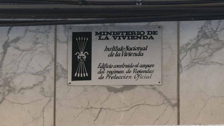 Judimendi pide revisar sus portales al hallar una nueva placa franquista
