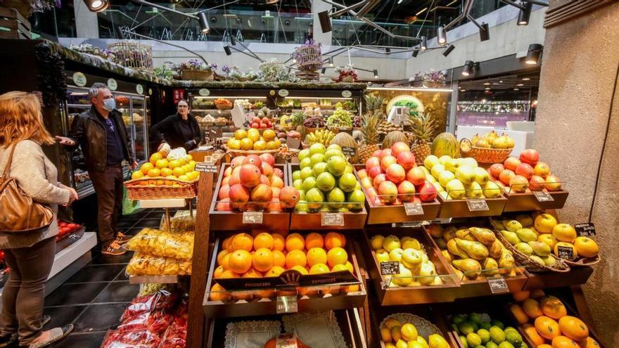 Las frutas y verduras se encarecen un 3,22% en una cesta de la compra "contenida" del mes de abril