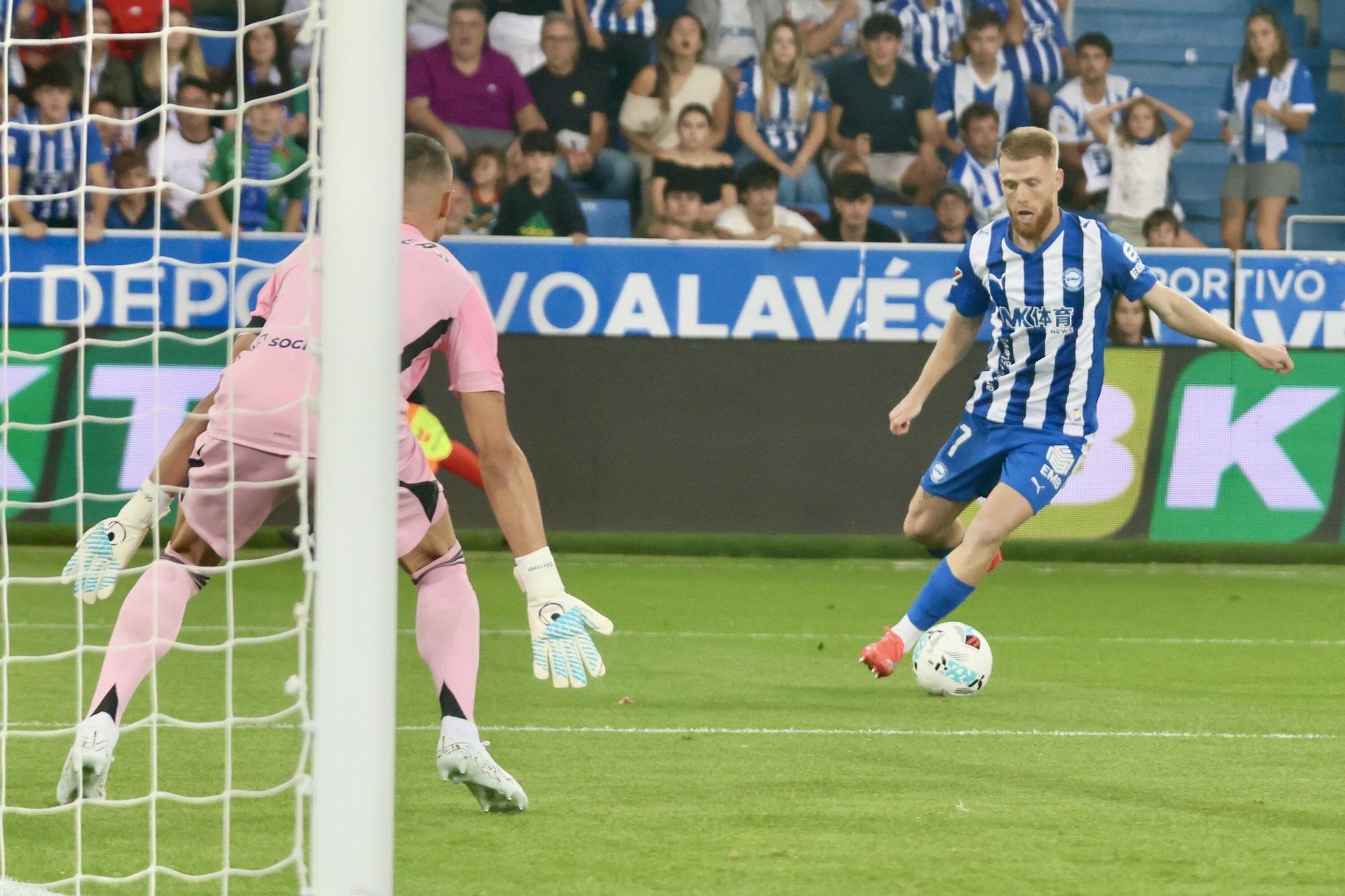 En imágenes: El Alavés cae en Mendizorroza ante el Sevilla