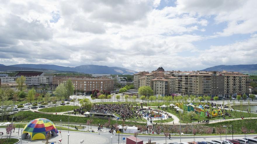 Un motorista de 60 años, herido en una colisión contra un coche en Pamplona
