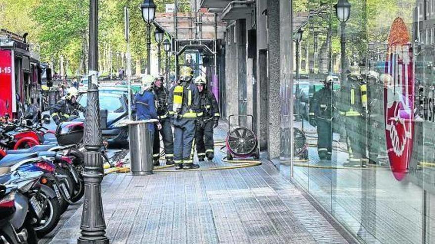 Dos heridos por inhalación en un incendio