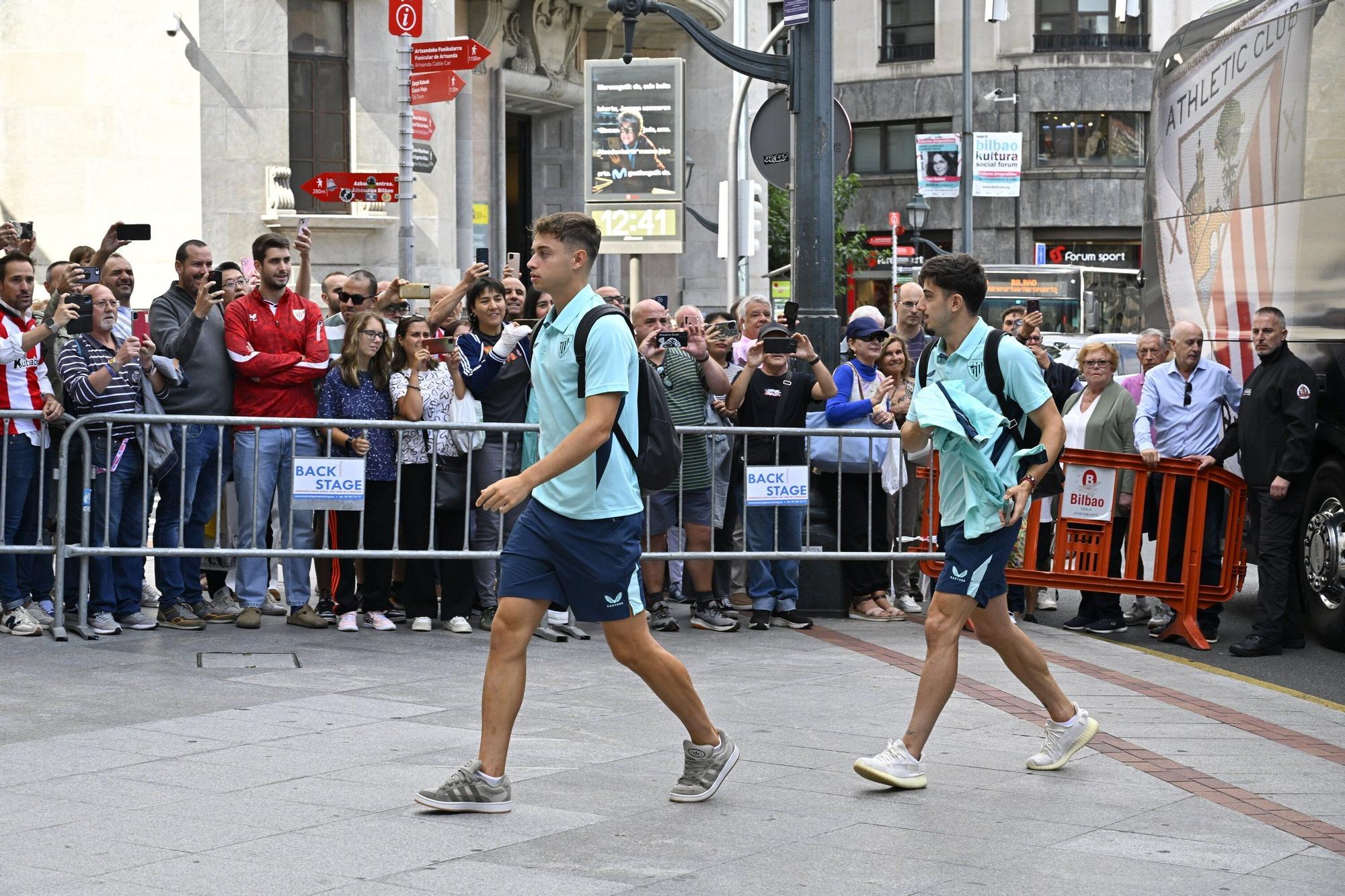 El Athletic llega al hotel Carlton