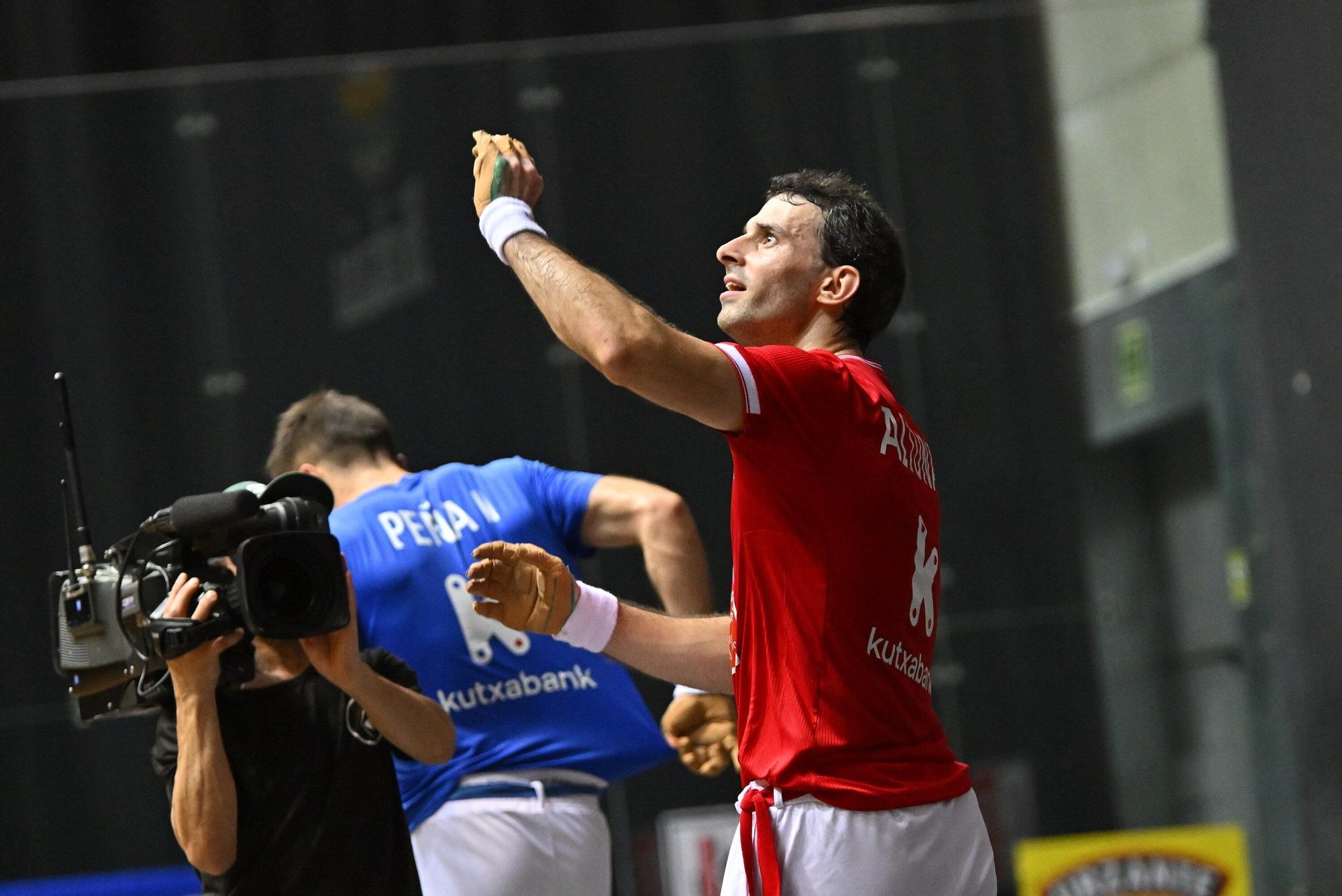 Jokin Altuna supera a Jon Ander Peña en la primera jornada de la liguilla de cuartos de final del Cuatro y Medio.