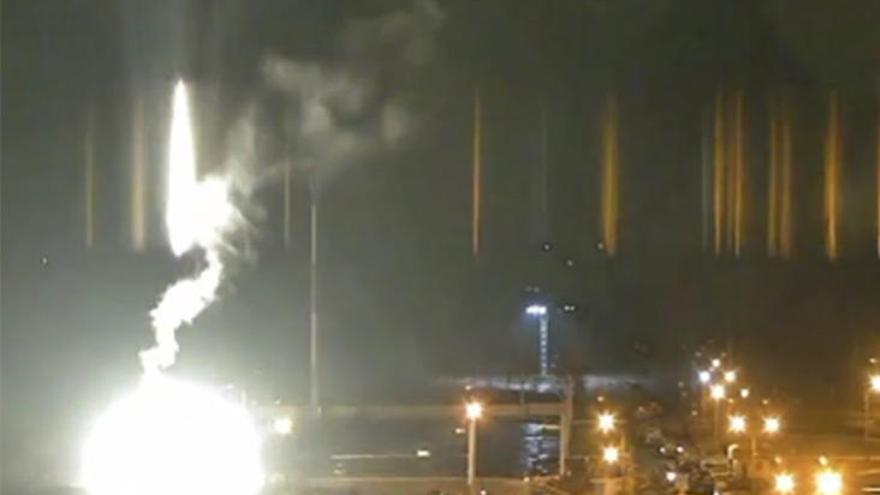Imagen del ataque ruso a la central nuclear de Zaporiyia.