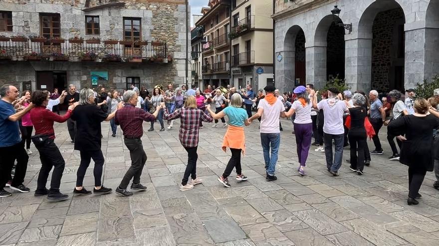 La primera edición de Arratiako Ondare Astegoiena pone el foco en las danzas