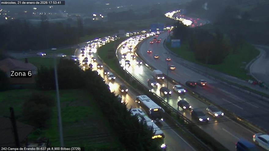 Miércoles complicado en el tráfico de Bizkaia: retenciones en La Avanzada y en la A-8 por dos accidentes de tráfico