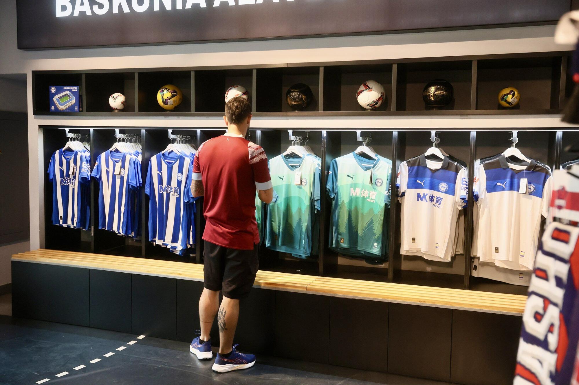 En imágenes: Alavés y Baskonia homenajean al Gorbea en su tercera equipación