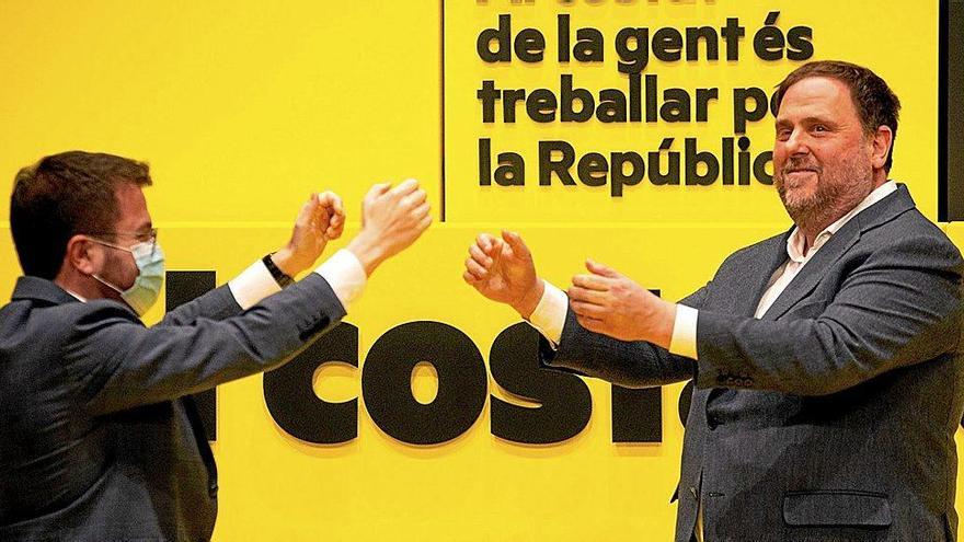 Tras salir de prisión, Oriol Junqueras participó en el mitin del candidato a la presidencia de ERC, Pere Aragonès, con el que aparece en la imagen. Foto: Efe