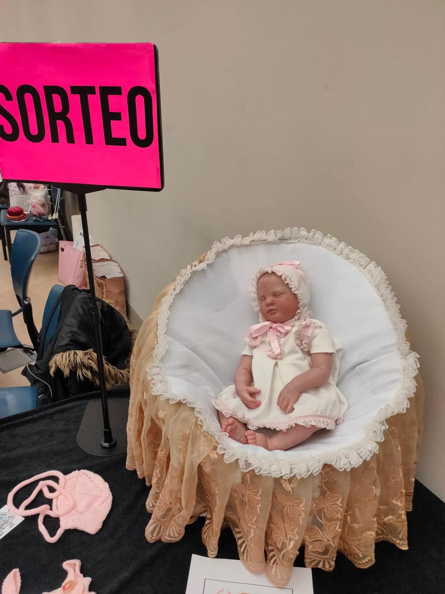 Bebe reborn en una exposición.jpg