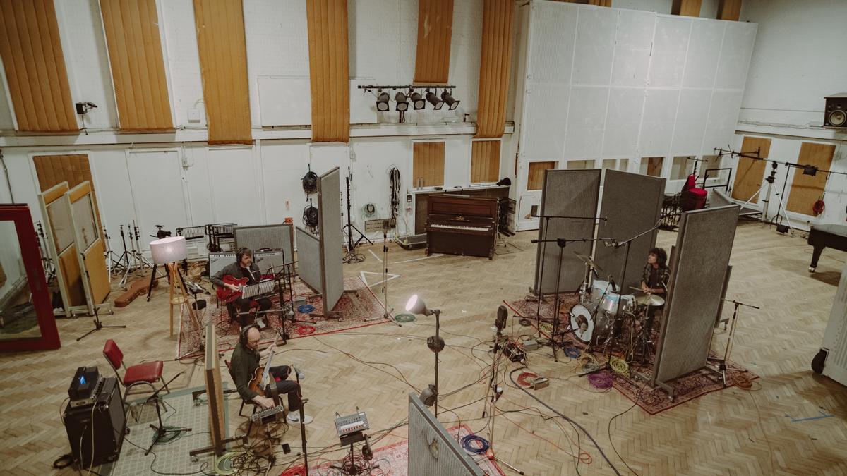 El músico Gorka Ubizu durante un ensayo.