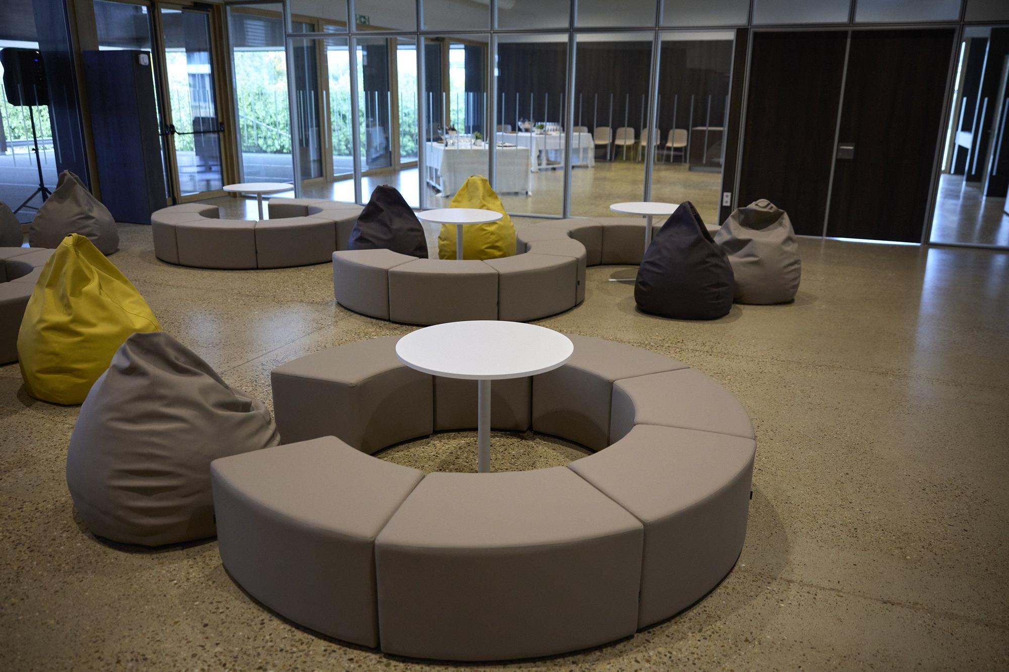 El Ayuntamiento del Valle de Aranguren inaugura el edificio destinado a espacio joven