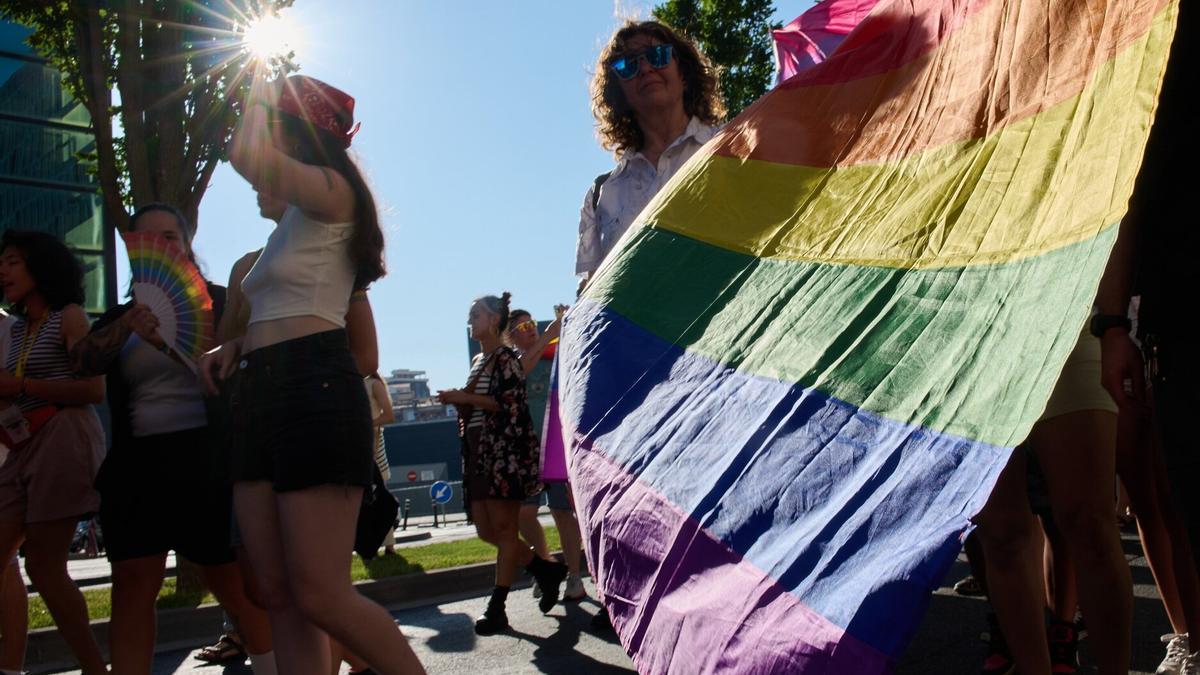 Manifestación con motivo del Día del Orgullo LGTBI+ en Pamplona.