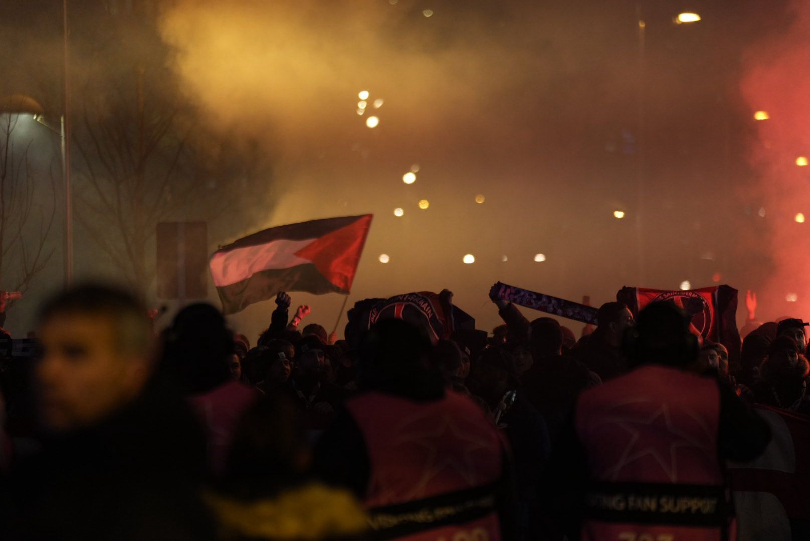 En imágenes: la afición del PSG, rumbo a San Mamés