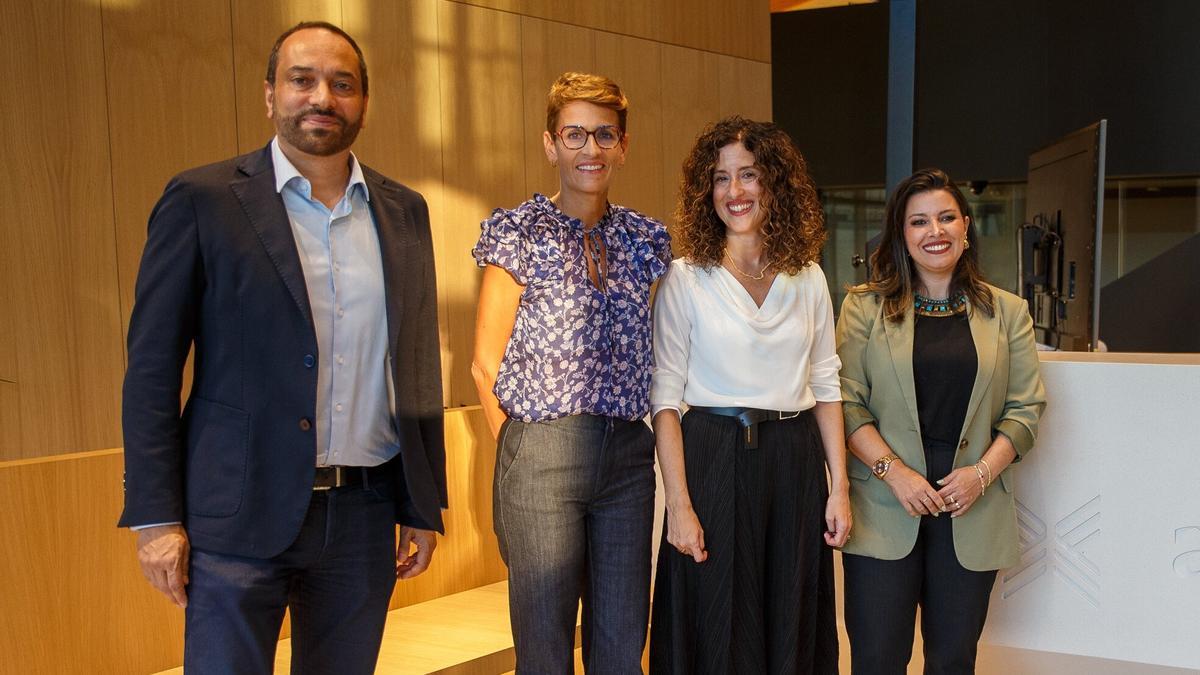 Xabier Blanco, María Chivite, Amaia Goñi y Xuriñe Peñas, en la inauguración de la sede.