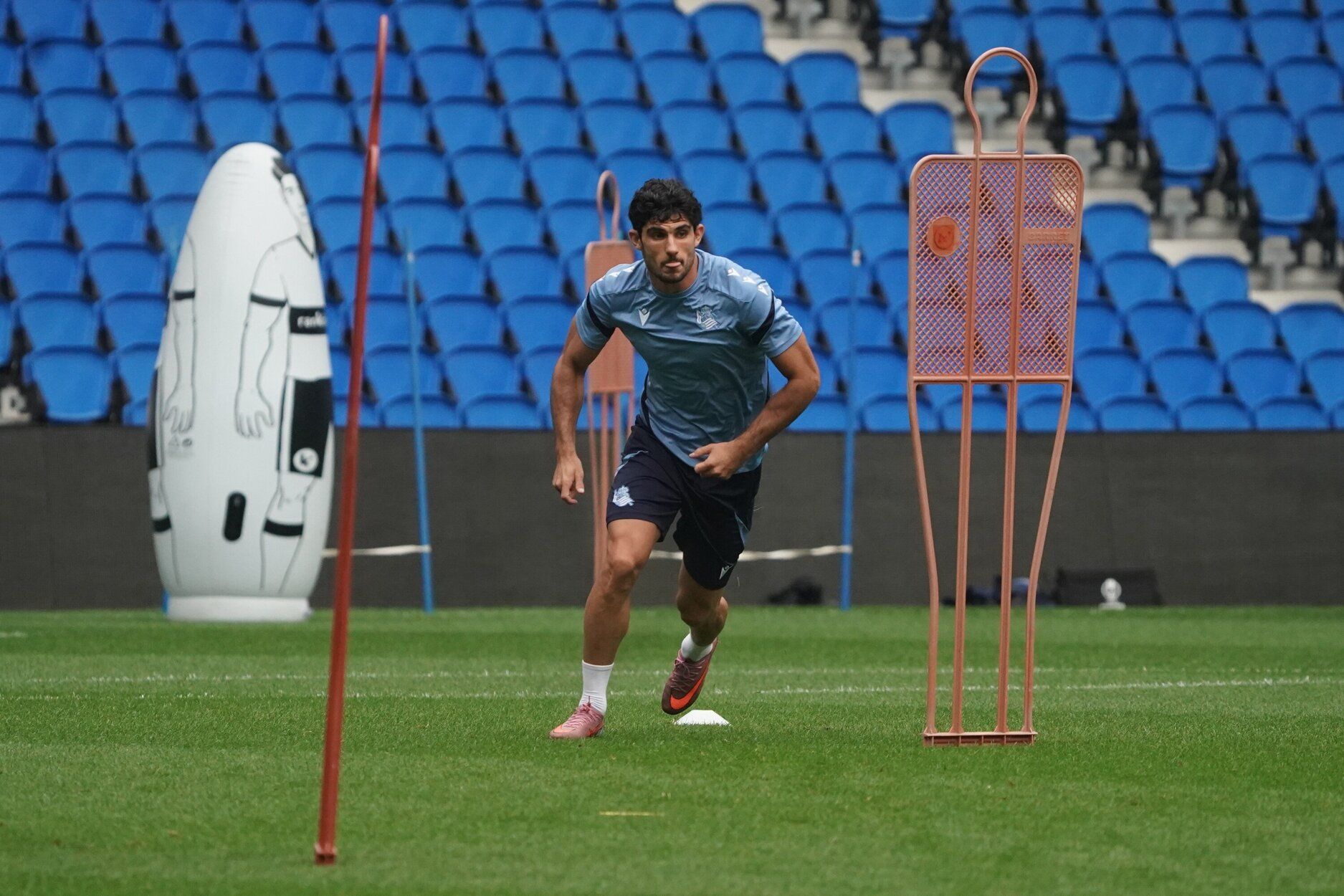 El entrenamiento de la Real a puerta abierta en Anoeta, en imágenes