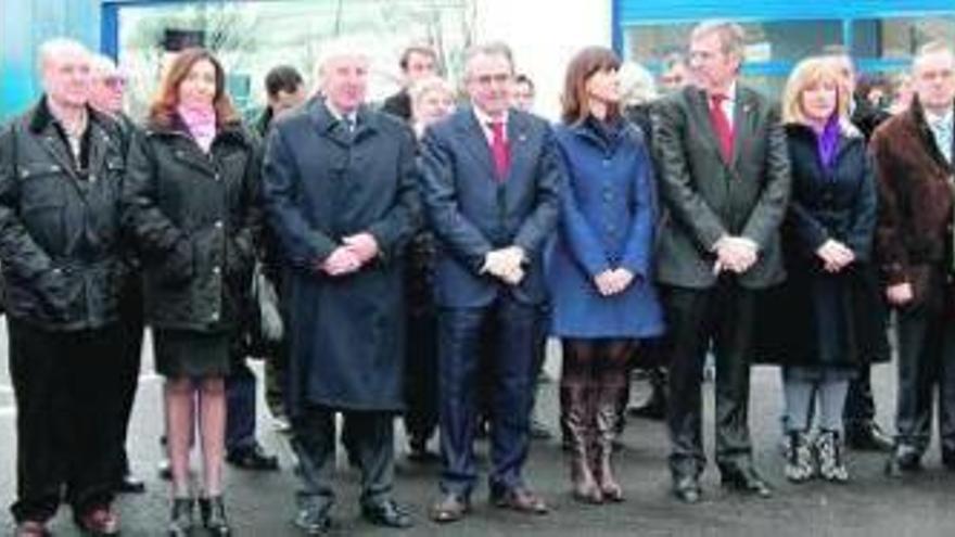 Responsables de la empresa y autoridades, ayer durante la inauguración de la estación.