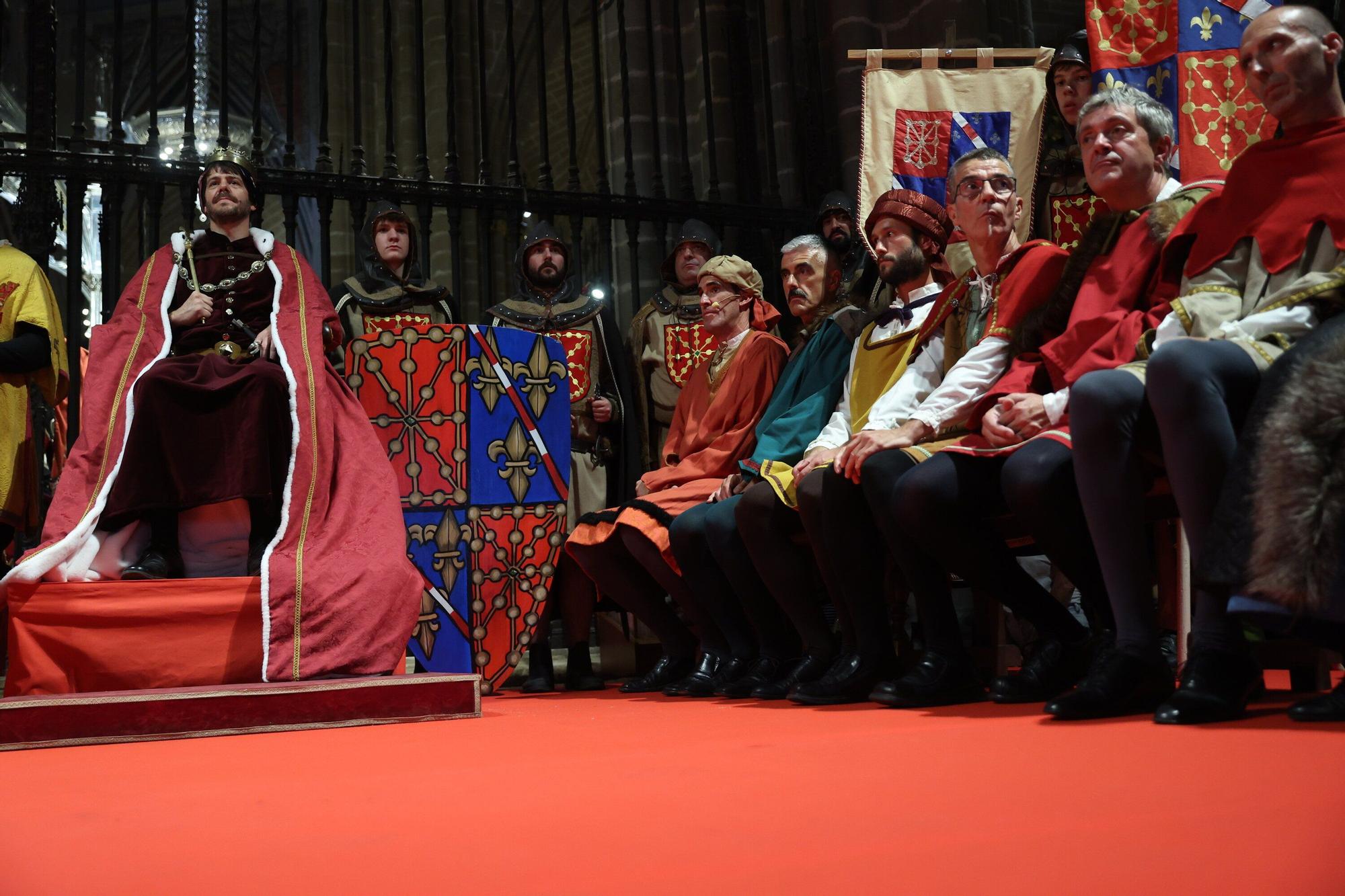 Fotos de la ceremonia de coronación de Carlos III, rey que unificó los tres burgos de Pamplona