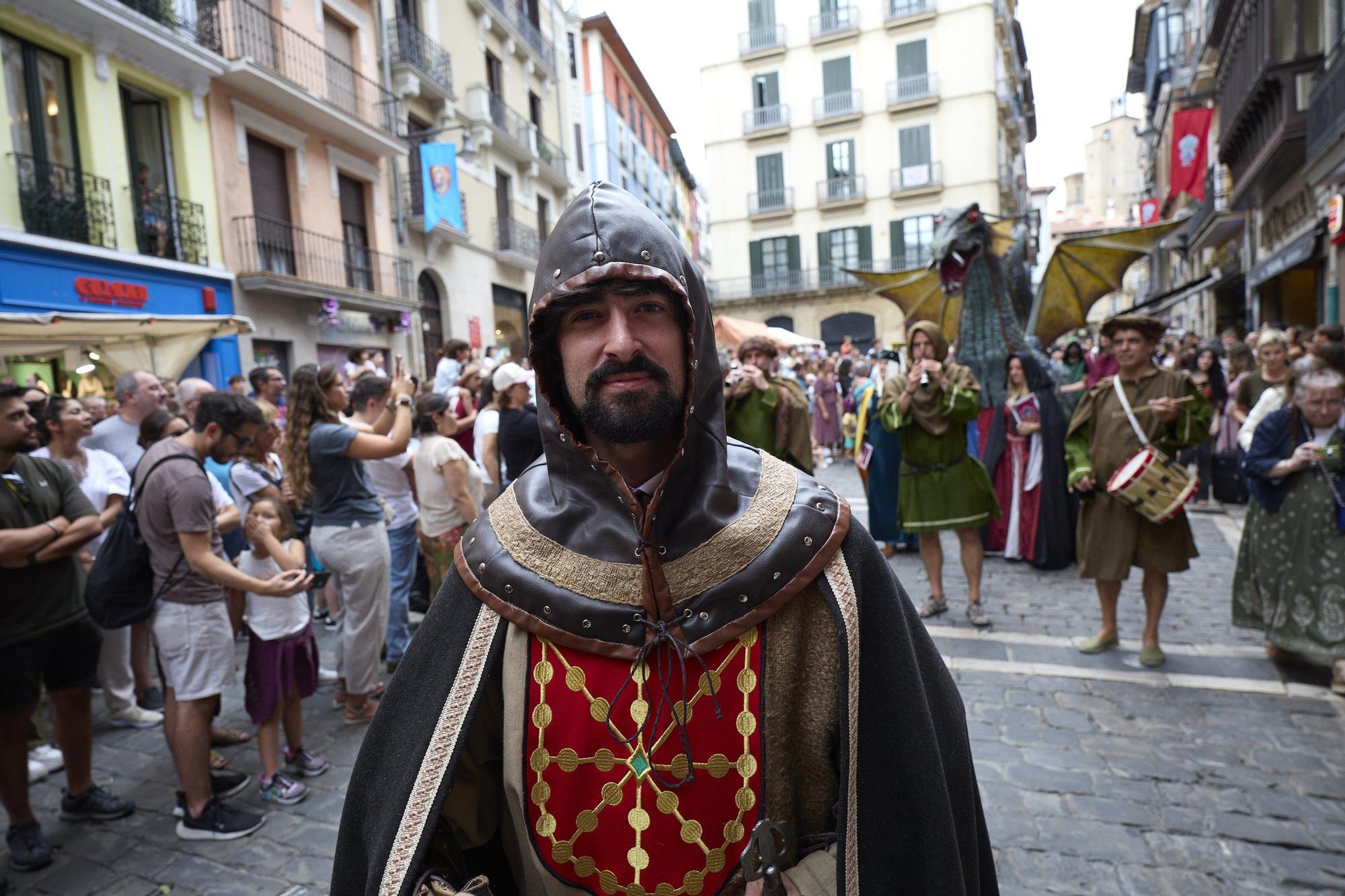 Fotos de la ceremonia de coronación de Carlos III, rey que unificó los tres burgos de Pamplona