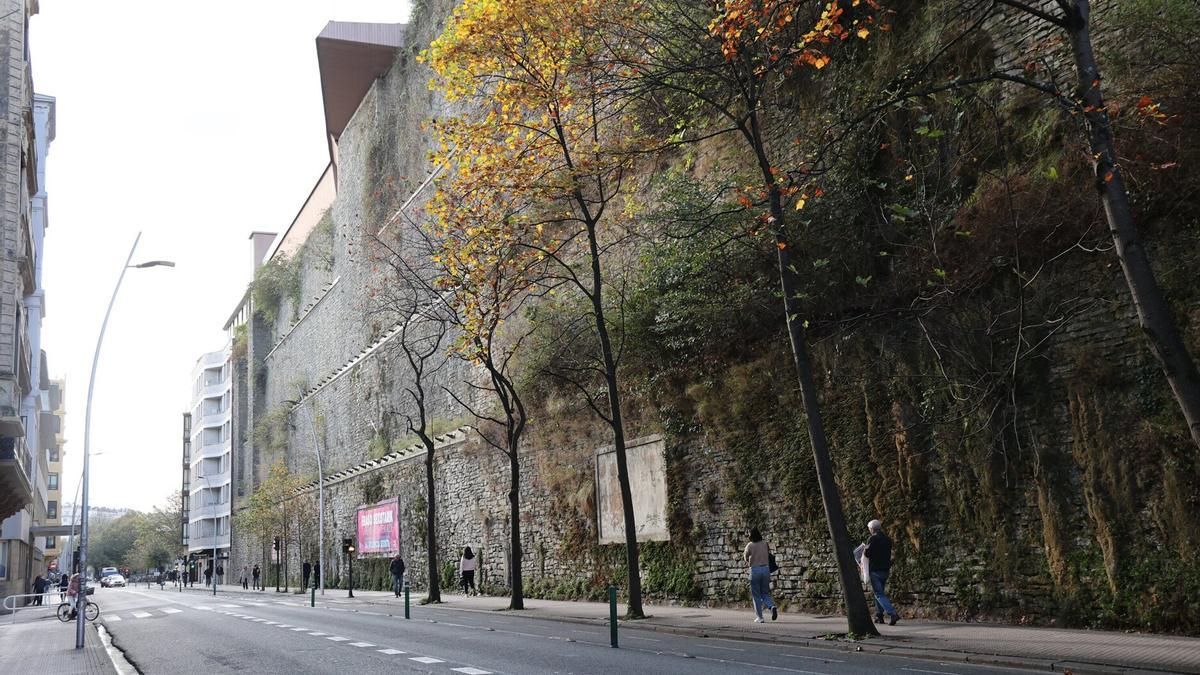 Imagen que muestra en la actualidad el muro de la calle Easo