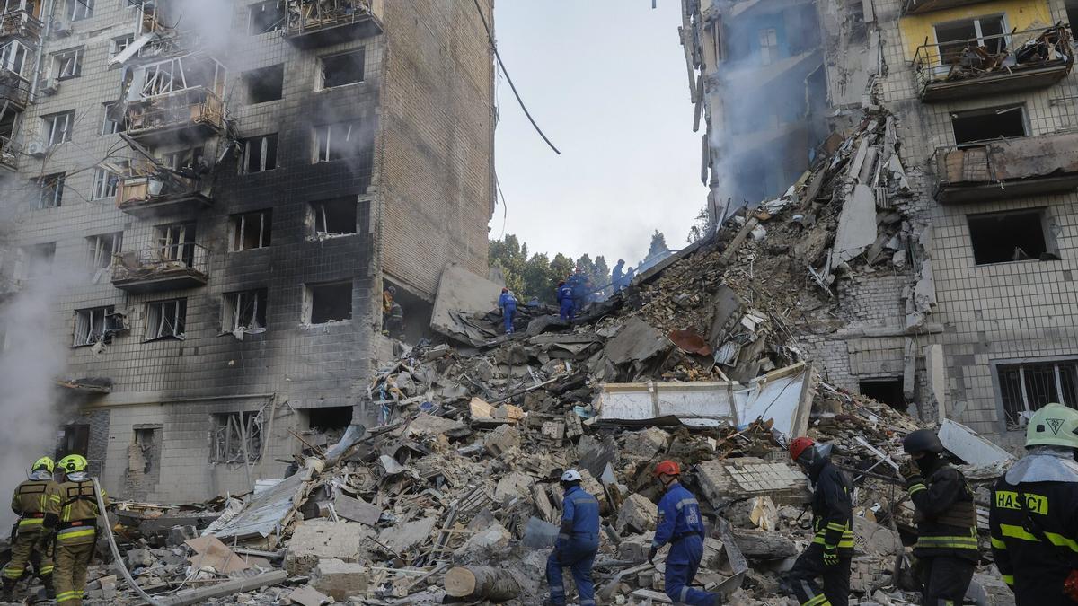 Consecuencia de un ataque con drones en Kiev