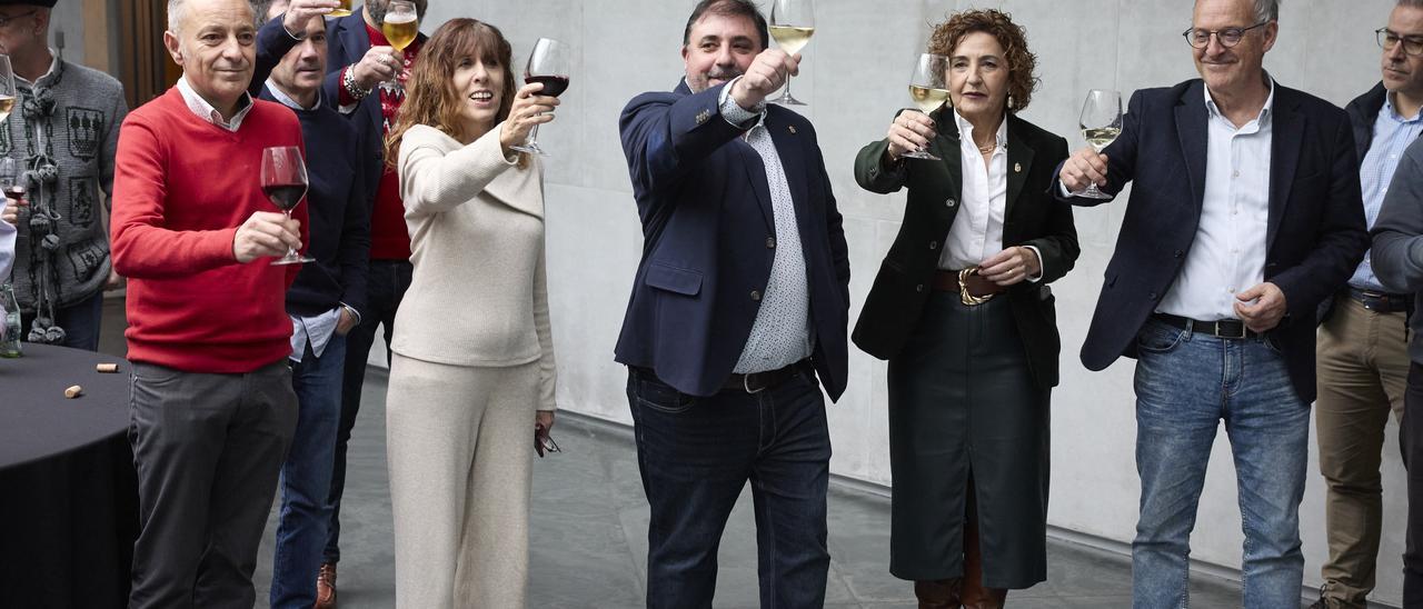 Fotos del brindis de Navidad del Parlamento de Navarra