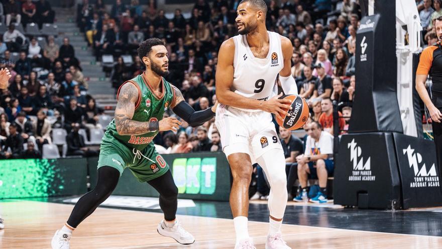 Markus Howard se regocija en su festival del triple