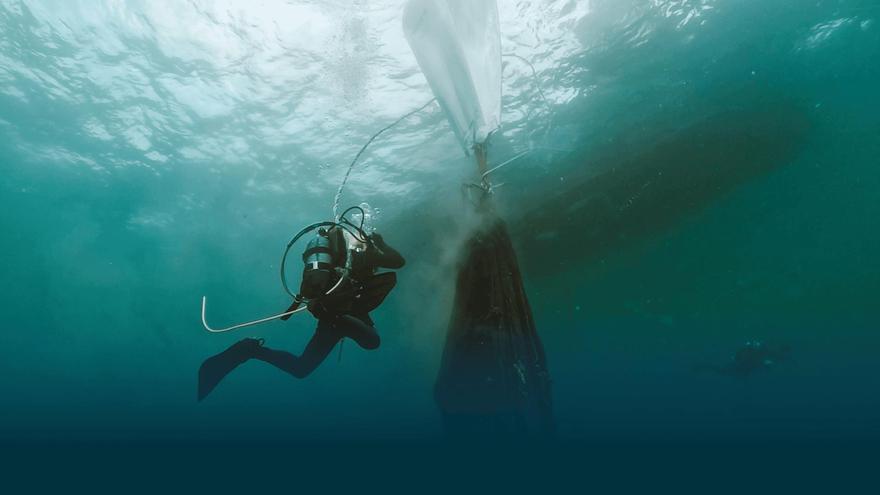 200 voluntarios trabajan en el reto de Gravity Wave para retirar 10.000 kilos de plástico del fondo marino