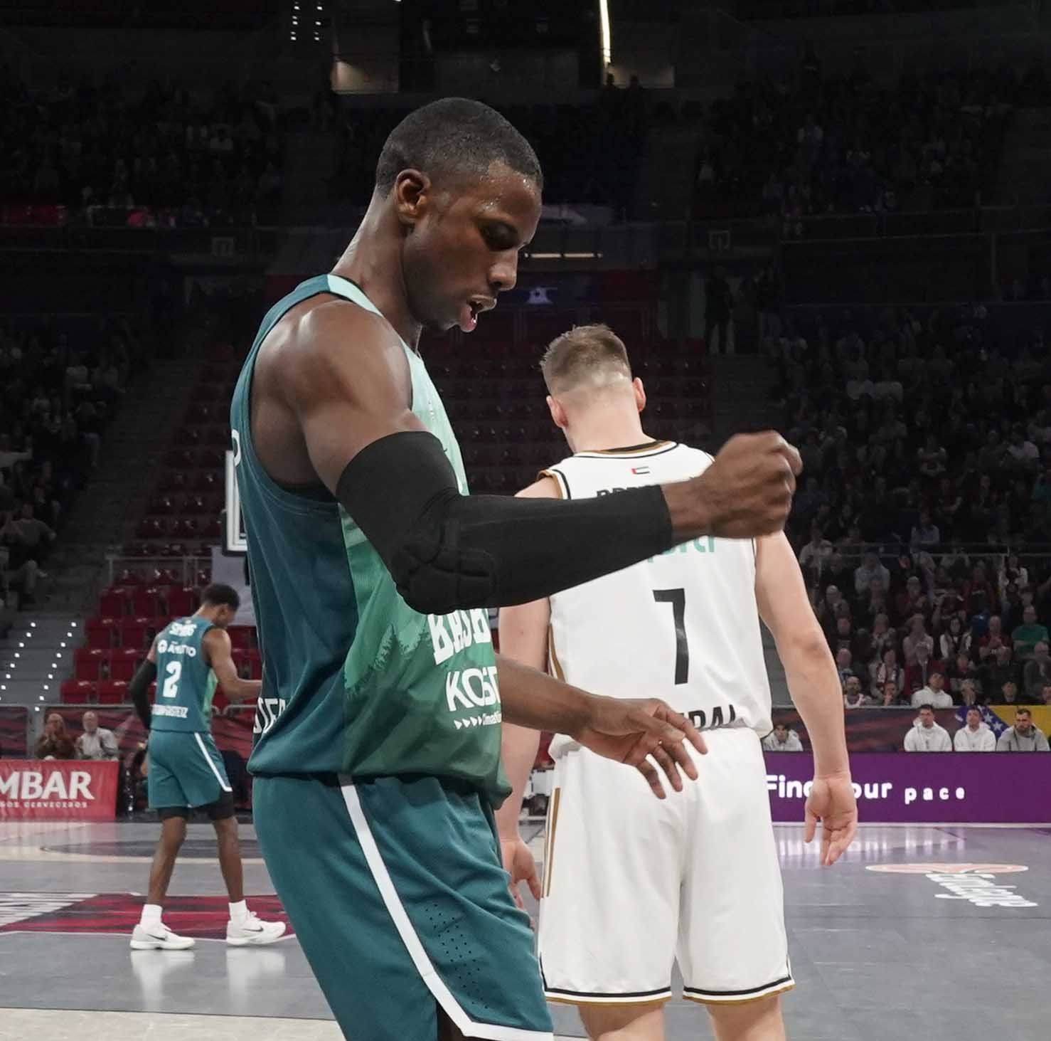 Todas las imágenes del Baskonia - Dubái (92-85)