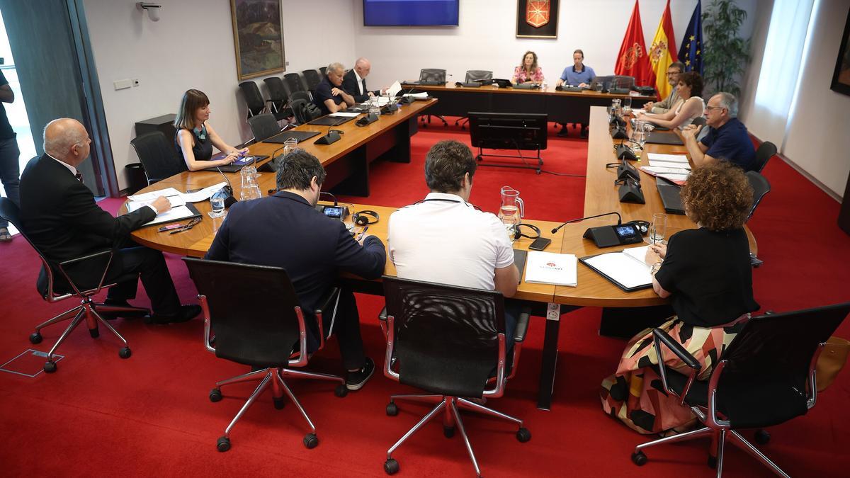 Comisión de investigación sobre obras públicas en el Parlamento de Navarra.
