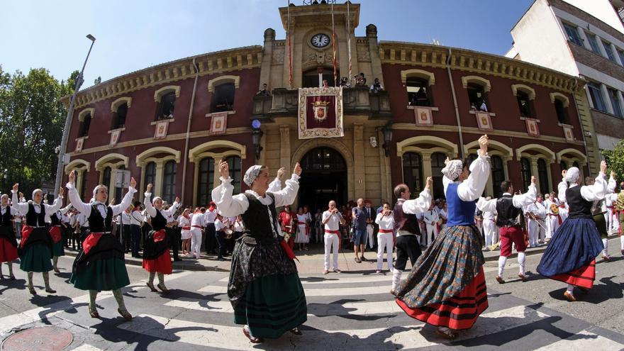 La Asociación Ker Kalí prende la fiesta en Estella-Lizarra: &quot;Salud y libertad&quot;