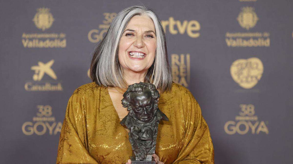 Ane Gabarain sostiene su Goya a Mejor actriz de reparto