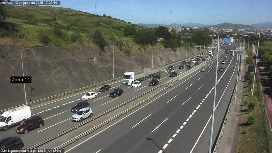 Retenciones kilométricas en la A-8 en dirección a Cantabria