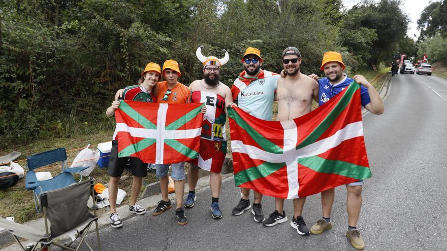 La Vuelta en Bizkaia: los aficionados toman Pike Bidea