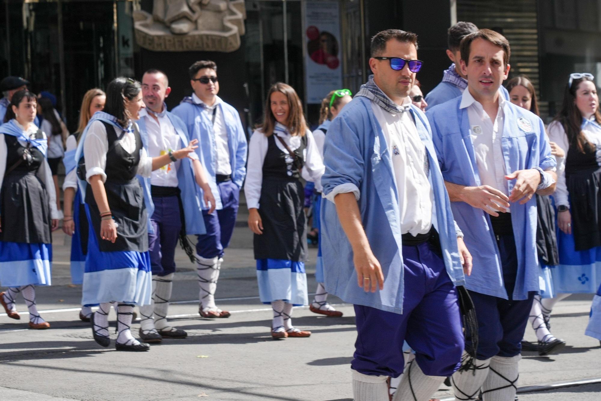 En imágenes: Blusas y neskas disfrutan de Santiago