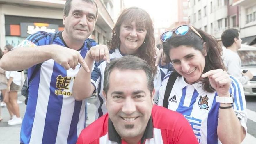 La buena sintonía entre las dos aficiones reinó antes, durante y después del partido.