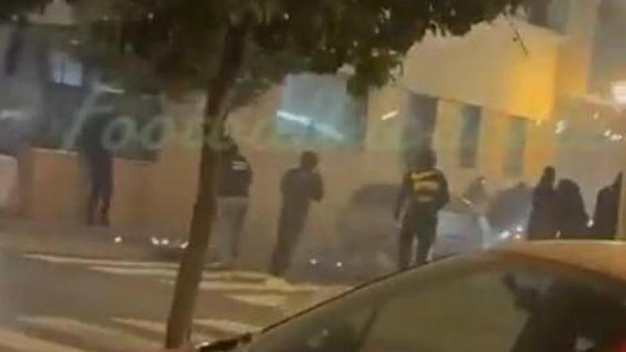 Catorce detenidos tras una pelea multitudinaria entre ultras del Sevilla y el Betis