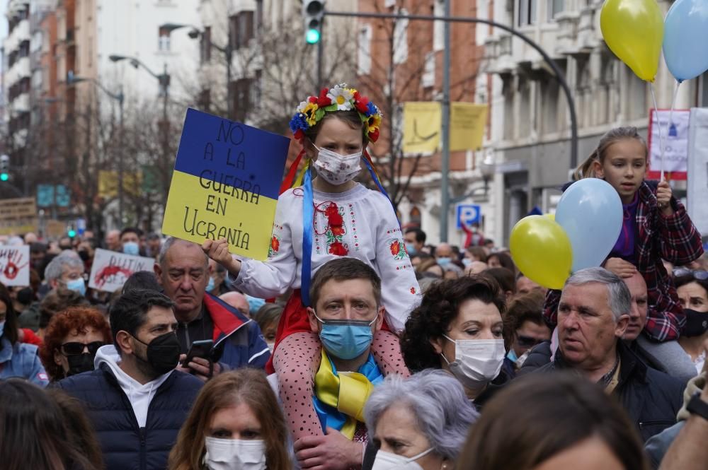 Miles de vascos se manifiestan en contra de la invasión rusa en Ucrania
