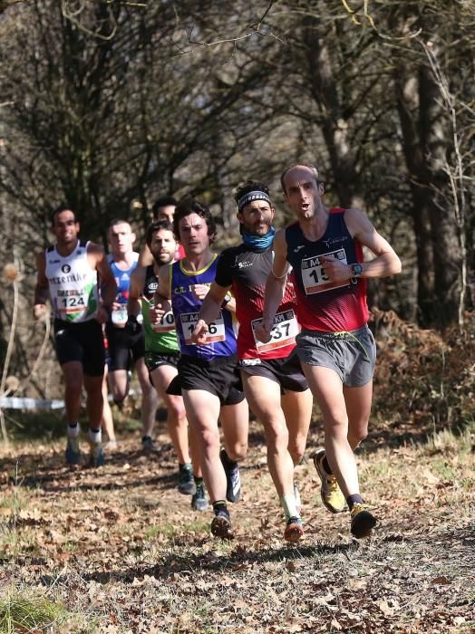 Atletas durante el 36 Campeonato Navarro de Cross Largo.