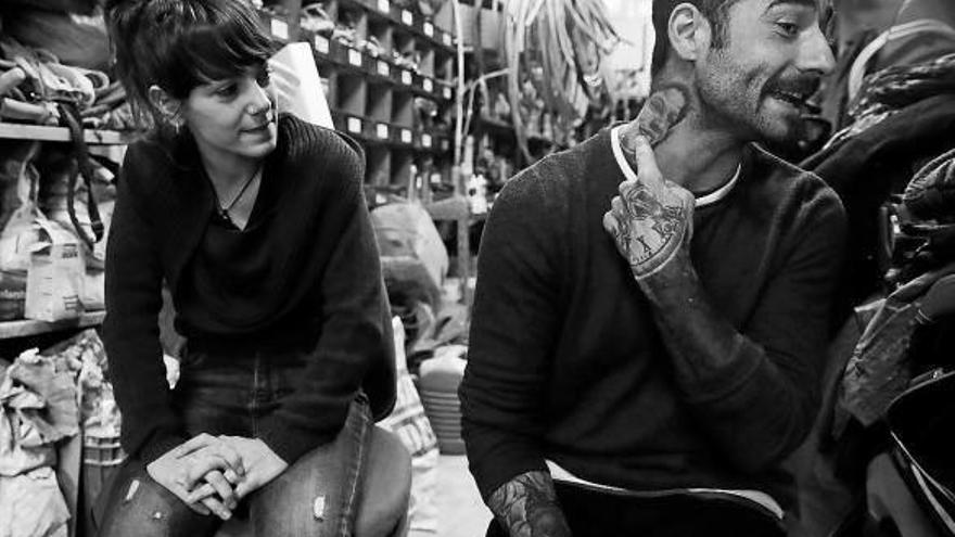 Olaia Chocarro y Mikel Herrero, los dos integrantes de la empresa Innovart 19.