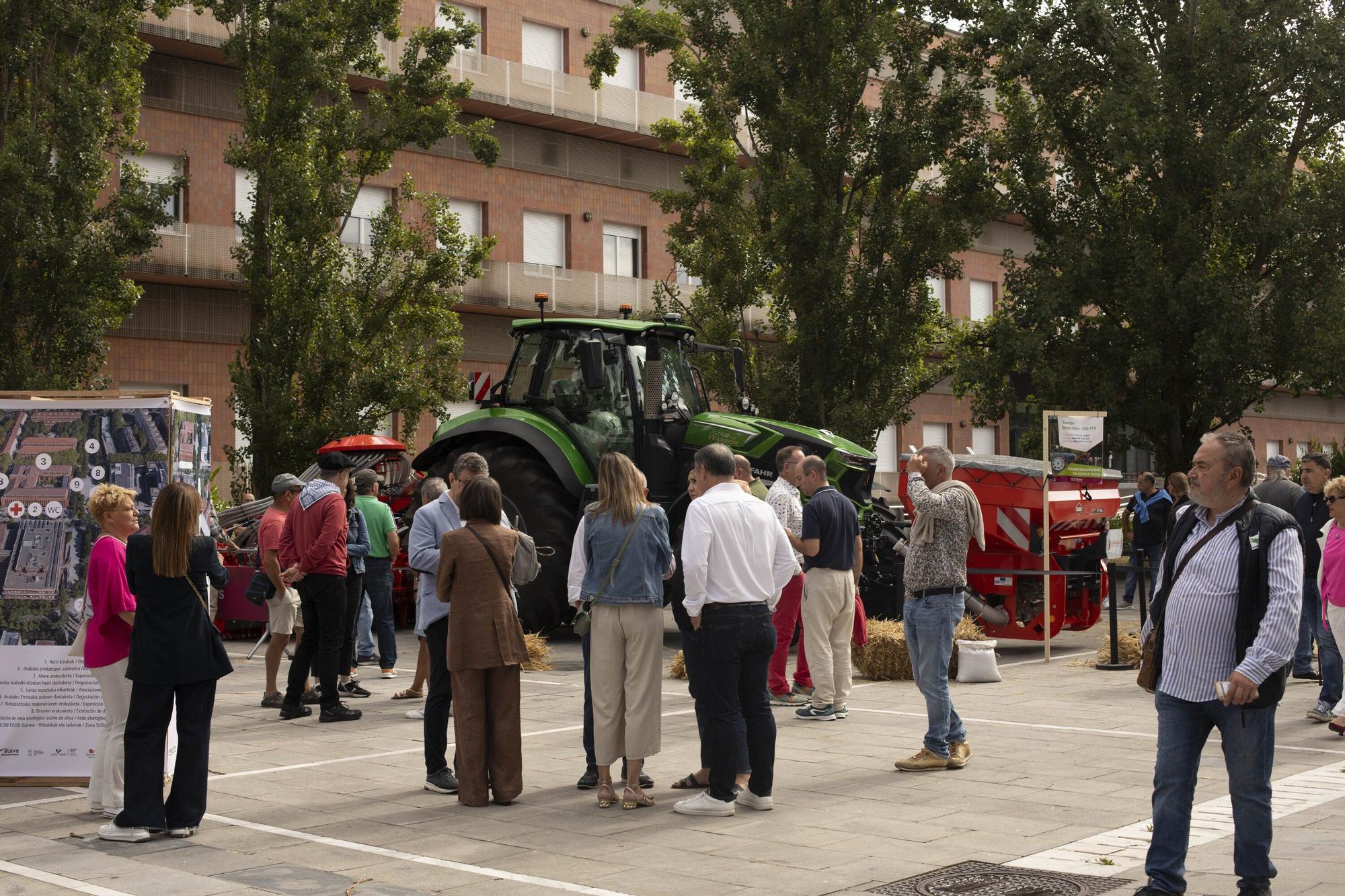 En imágenes: La Feria Agrícola de Santiago toma el Campus de Álava